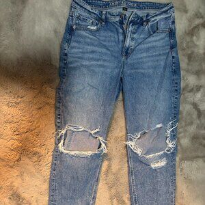 American Eagle Mom Jeans Strigid Distressed – Women’s Size 8 Regular